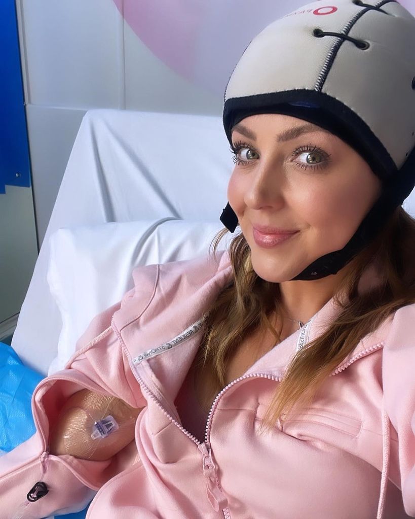 Amy Dowden selfie from hospital bed as she undergoes second round of chemotherapy 