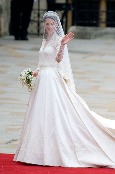 kate middleton waving wedding
