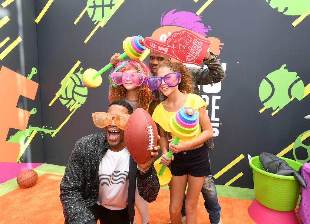 Michael Strahan with daughters Isabella and Sophia on the red carpet 