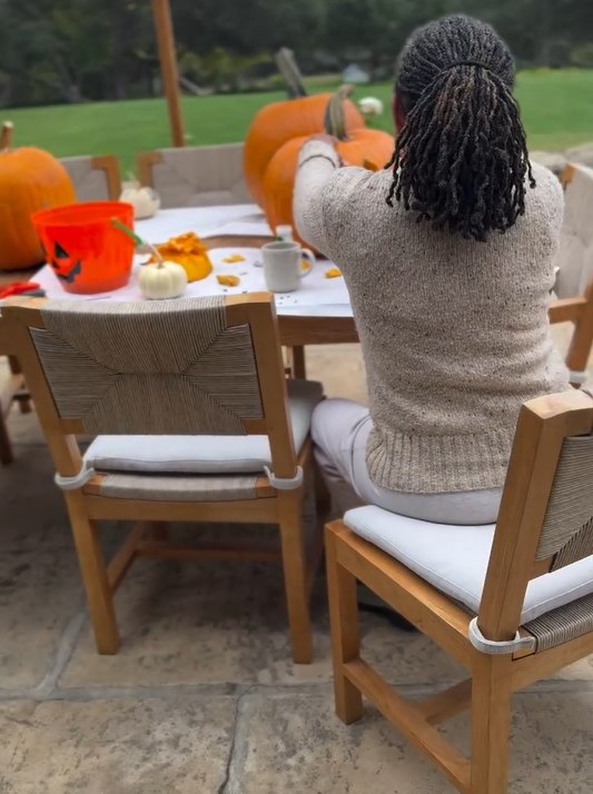 Doria Ragland carving a pumpkin