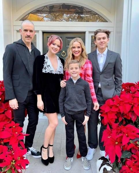 Reese witherspoon family picture