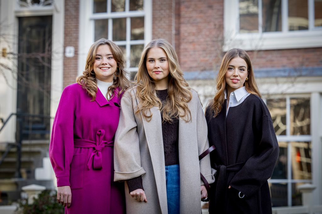 Princess Ariane standing with Princess Catharina-Amalia and Princess Alexia