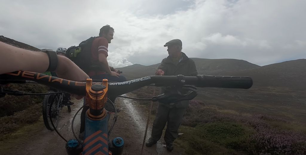 King Charles stuns cyclists as they bump into him walking alone in(02)