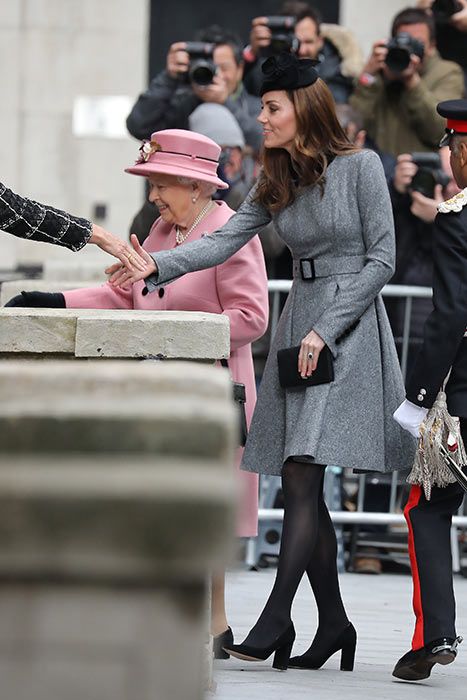 kate and queen shake hands