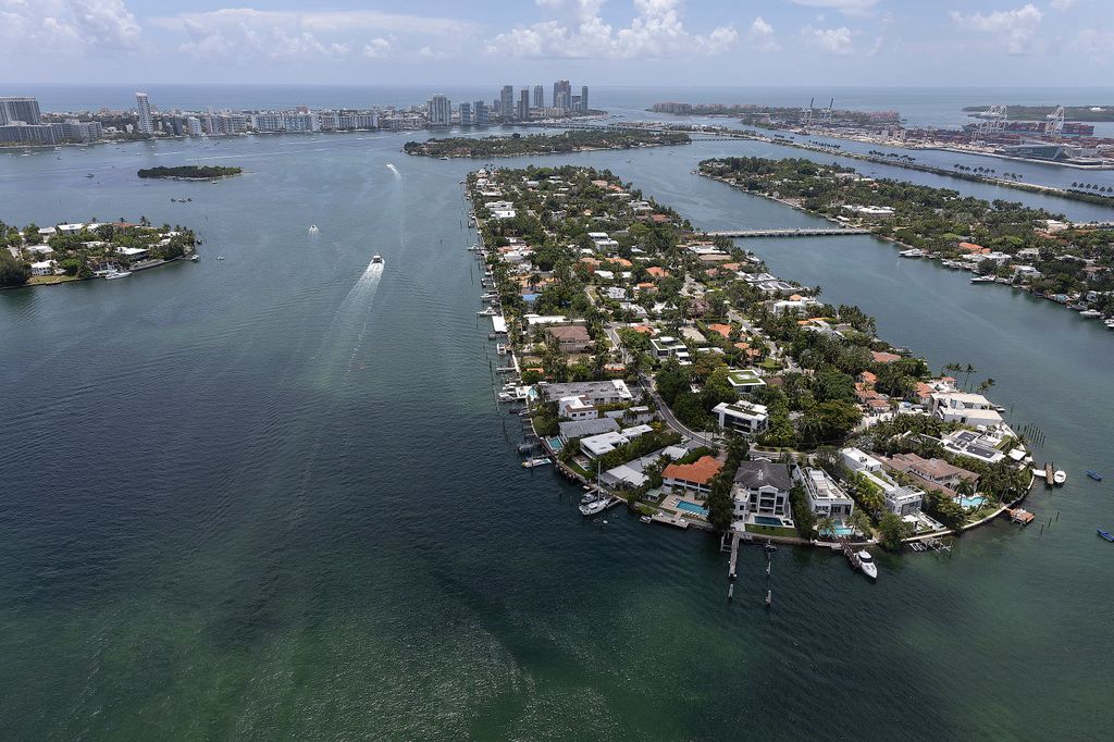 An aerial view of the waters of Biscayne Bay surrounding Hibiscus Island