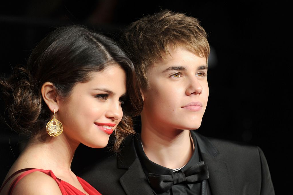 Selena and Justin at the 2011 Vanity Fair Oscar party 