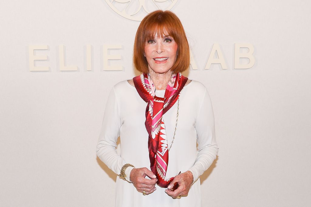 stefanie powers white outfit