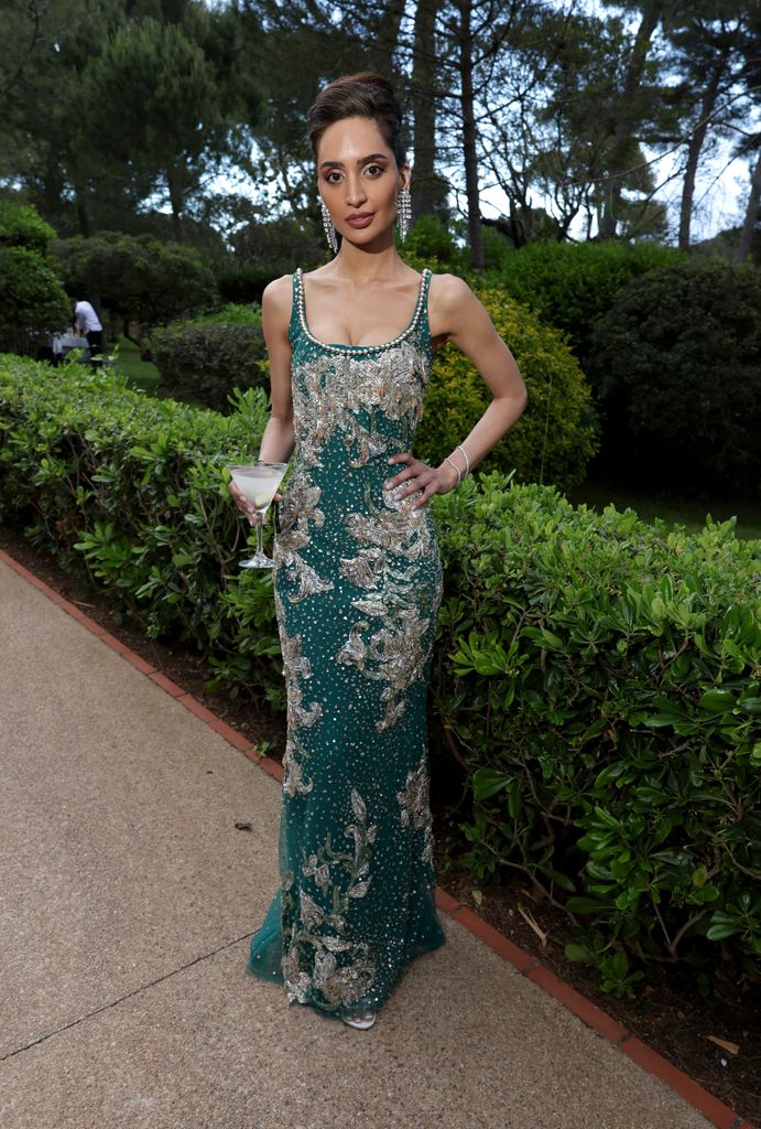 Priya Jain va a la Gala AMFAR 2025 producida por Chopard en el hotel Chopard-Eden-Eden-Roc. (Foto de amfar / amfar / amfar ly vos fetty)