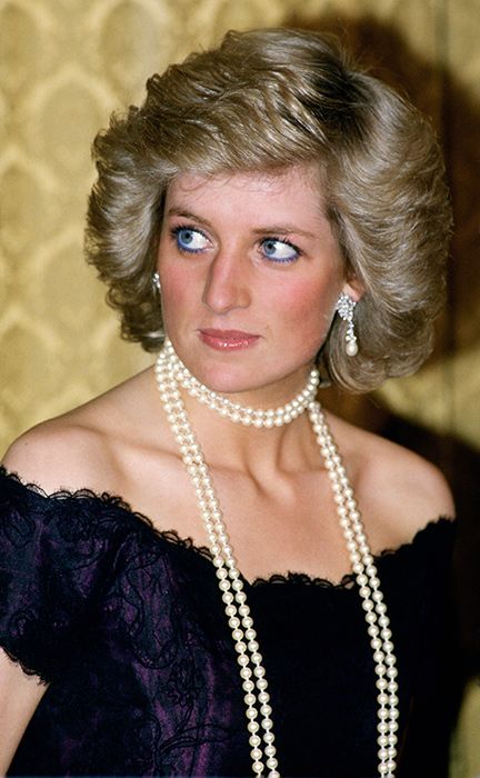 The staggering value of Princess Diana's iconic sapphire choker - 'a league  of its own' | Express.co.uk
