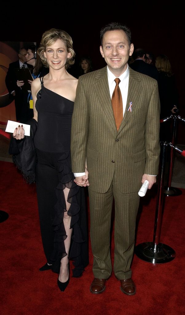 Michael Emerson & Carrie Preston arrive for the 53rd Annual Primetime Emmy Awards in 2001