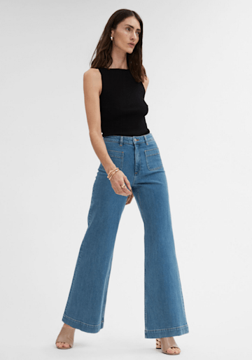 Victoria Beckham Just Revived The 70's Bell-Bottom Jeans - Special Madame  Figaro Arabia