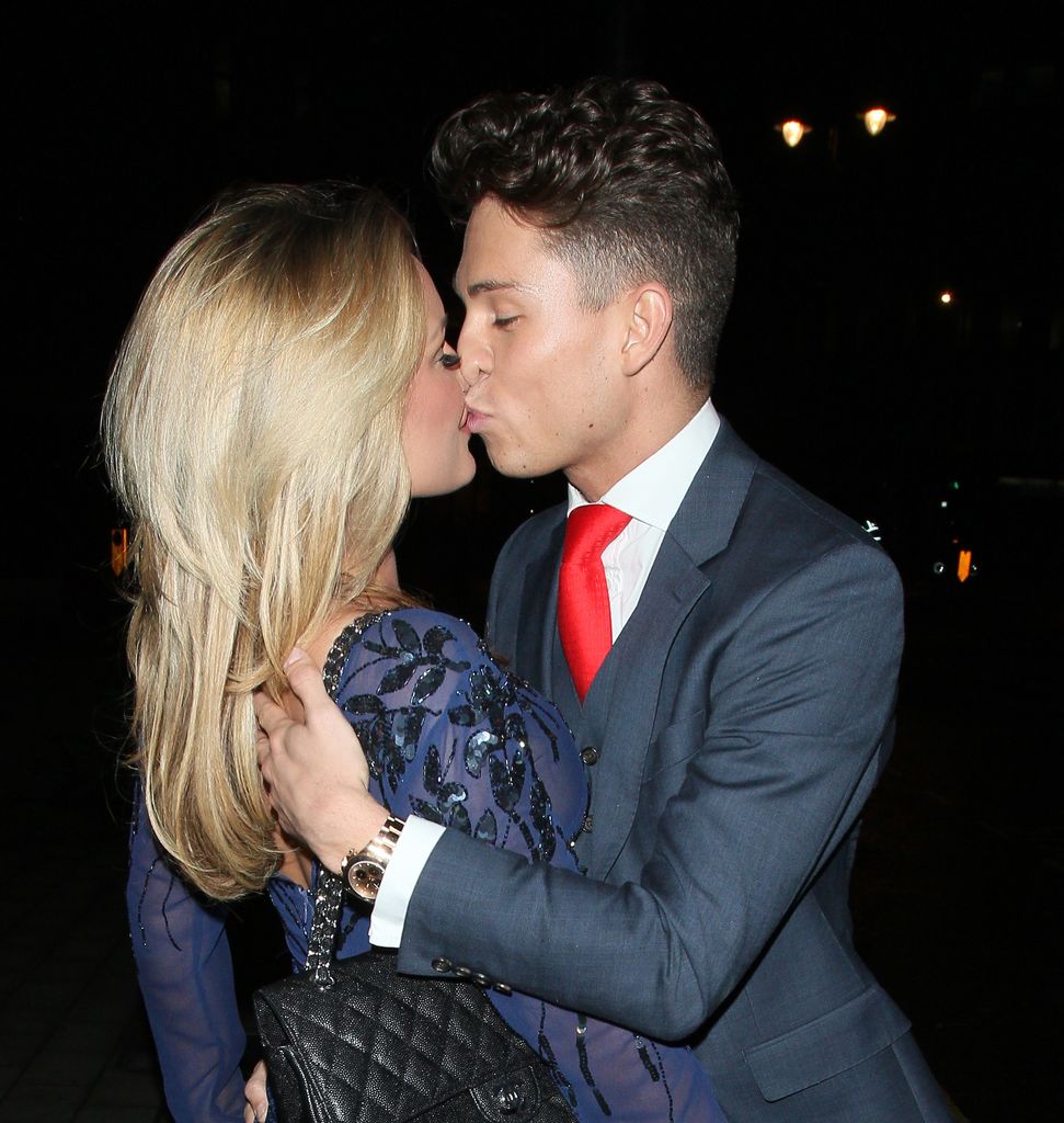 Sam Faiers and Joey Essex kissing