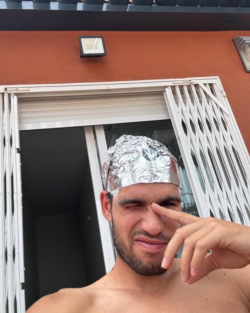 carlos alcaraz bleached hair