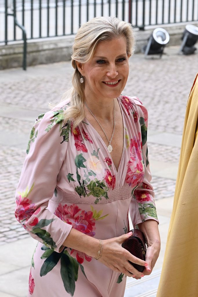 The Duchess of Edinburgh beamed in pink floras dress as she stepped into Westminster Abbey