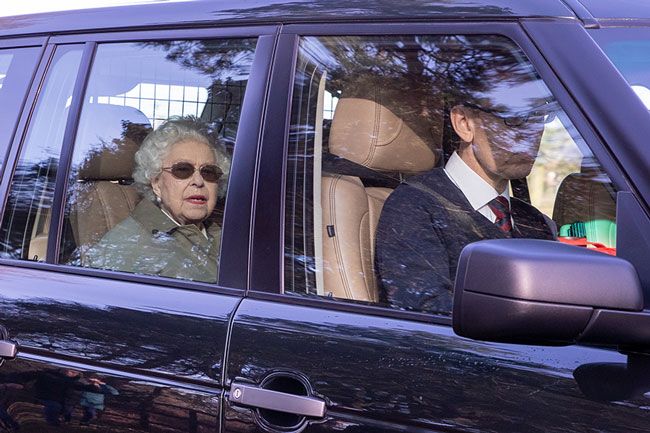 queen returns to windsor car