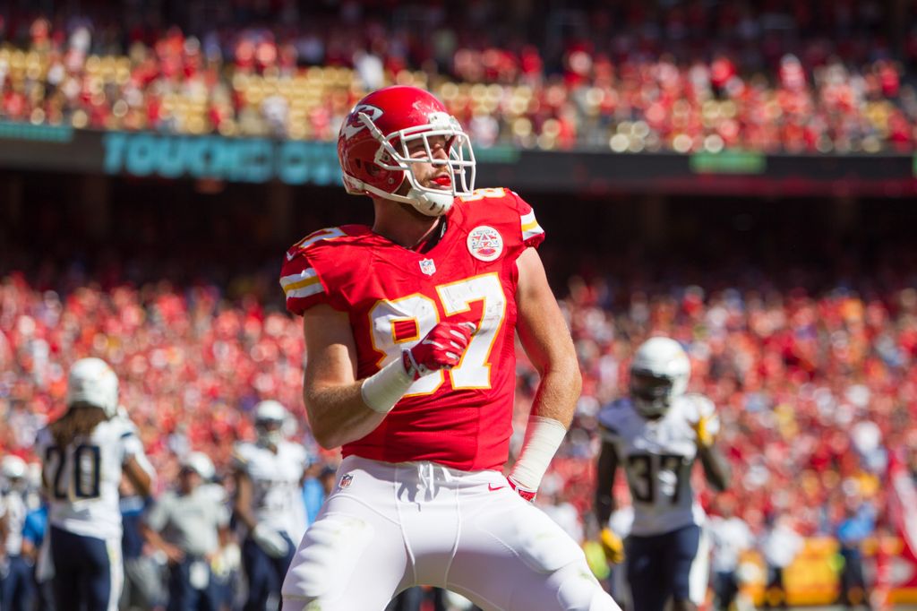 Travis Kelce (87) dances in the end zone