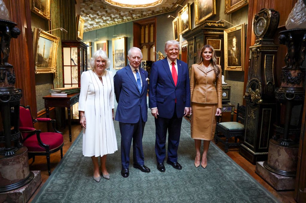 Melania in chesnut leather suit posing with Donlad Trump, King Charles and Queen Camilla