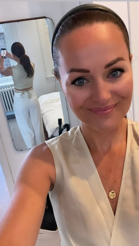 Victoria Valentine takes mirror selfie