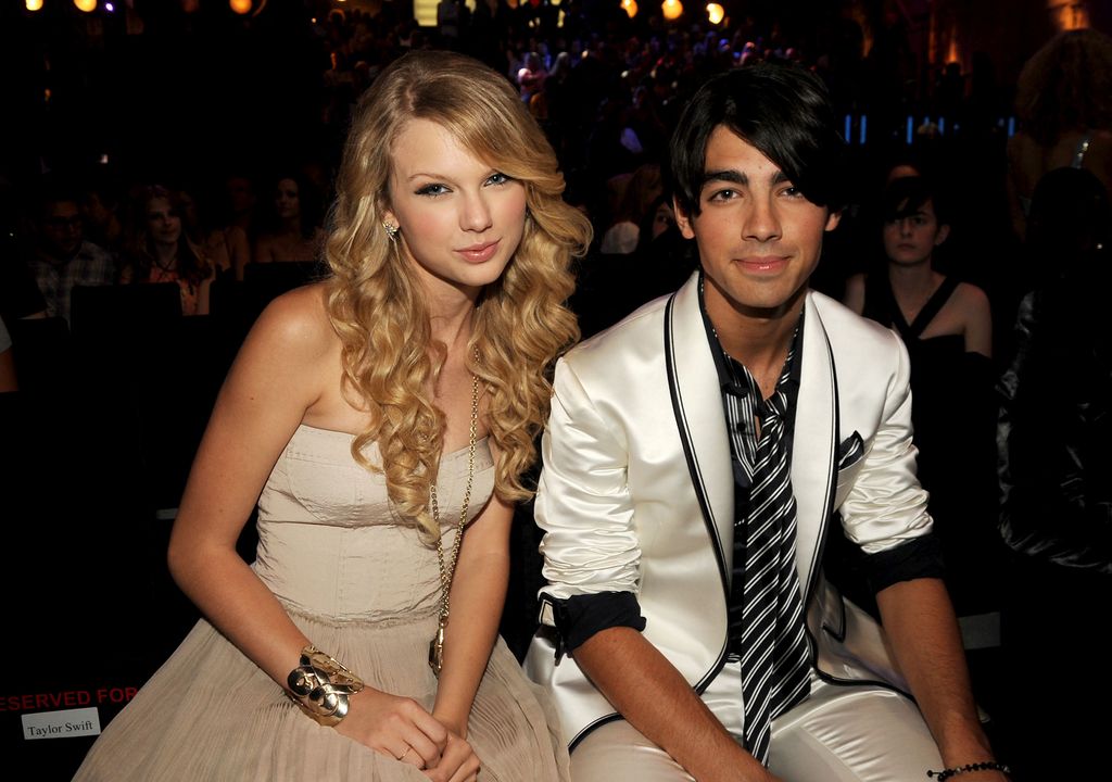 Taylor Swift in beige dress and Joe Jonas in white silk blazer suit at the 2008 MTV Video Music Awards at Paramount Pictures Studios 