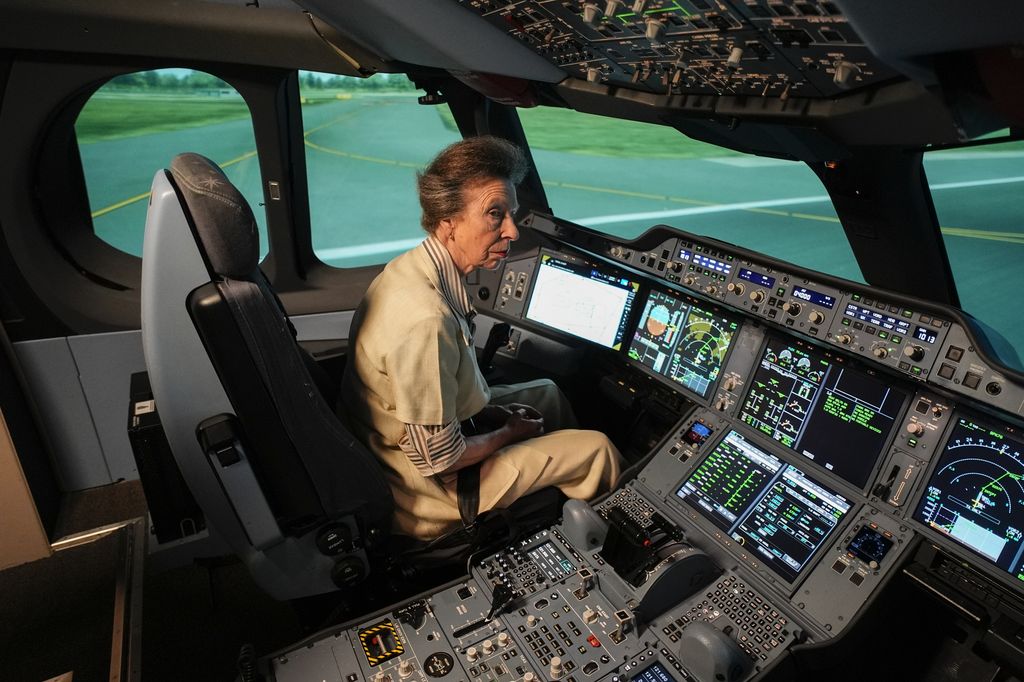 Princess Anne took part in an A350 flight simulation in Singapore