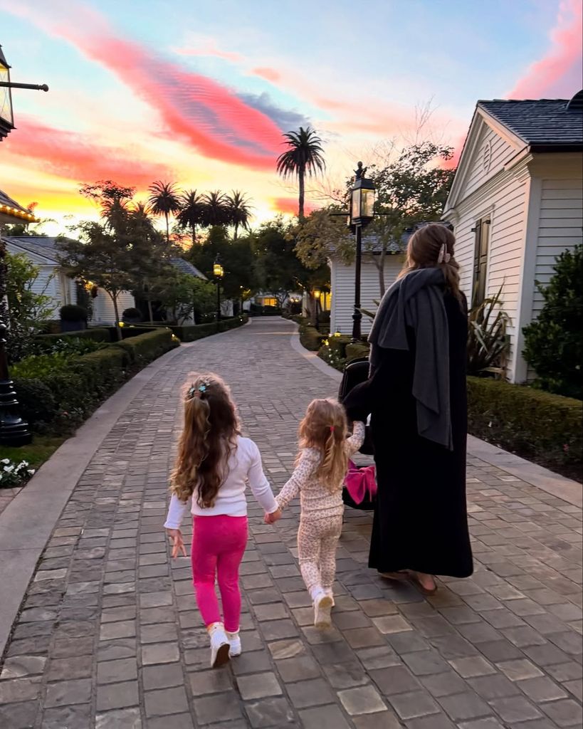 Katherine Schwarzenegger and her two daughters walking