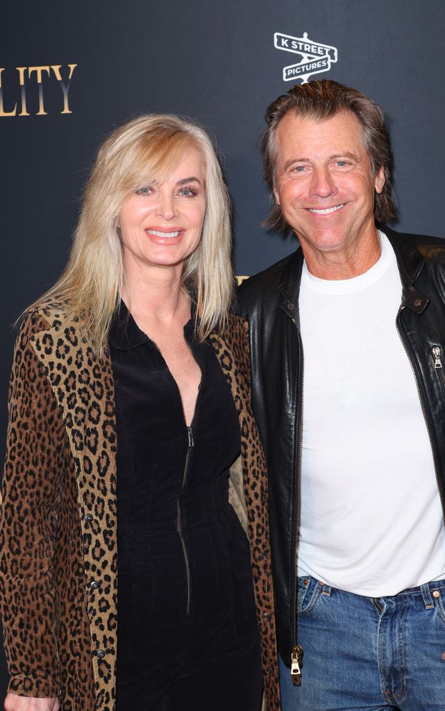 Eileen Davidson et Vince Van Patten se sont rencontrés sur les jeunes et l'ensemble agité