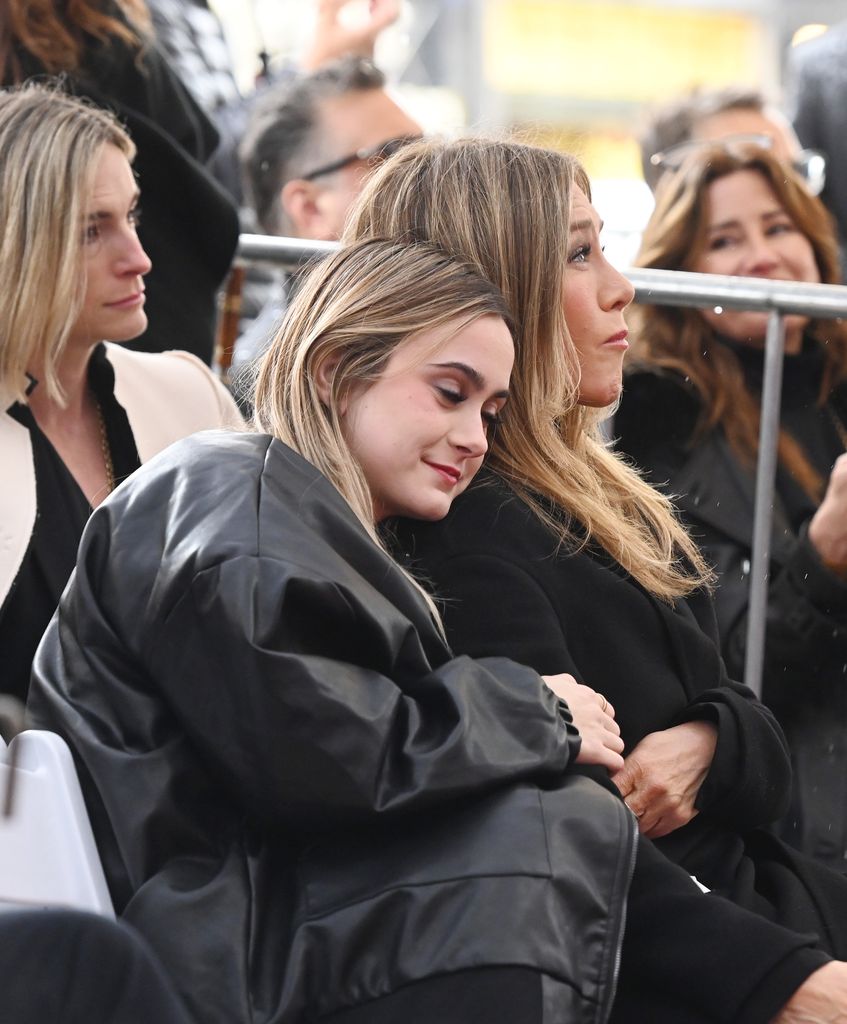 Coco Arquette resting her head on Jennifer Aniston's shoulder 