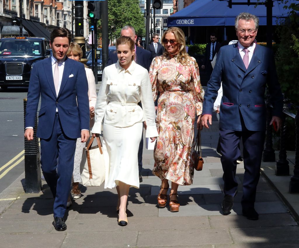 Princess Beatrice and husband Edoardo Mapelli Mozzi leaving The Audley pub in Mayfair with friends 