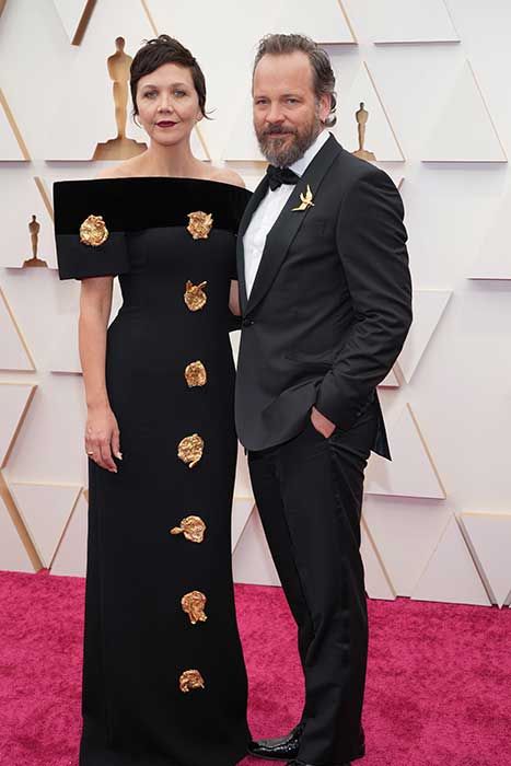 oscars 2022 stylish celebrity couple maggie gyllenhaal peter sarsgaard