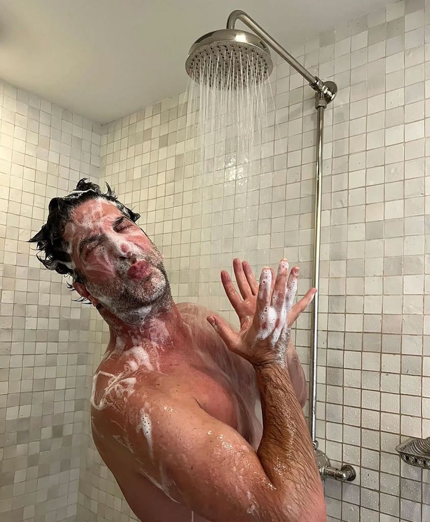 David Schwimmer in the shower