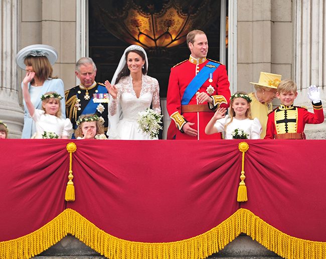 prince william and kate middleton on wedding balcony