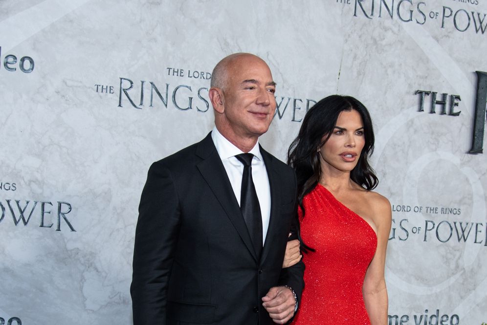 Jeff Bezos and  Lauren Sanchez attend The Lord of the Rings: The Rings of Power World Premiere in Leicester Square in London, England on August 30, 2022