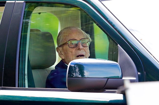 prince philip  driving without seatbelt