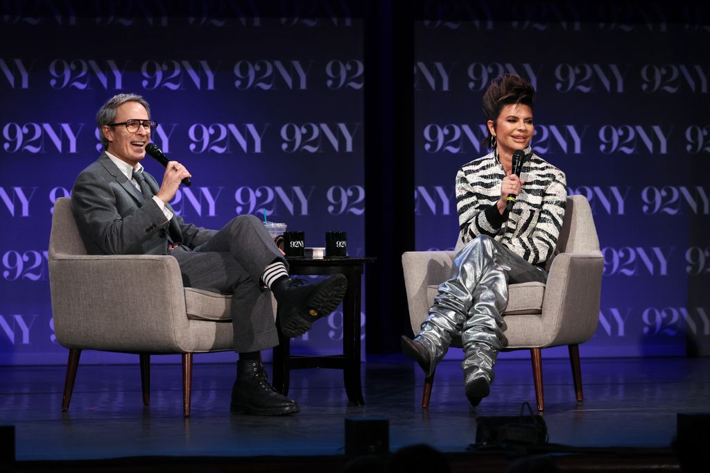 Gary Janetti et Lisa Rinna s'expriment sur scène lors de Lisa Rinna In Conversation : "Tu ferais mieux de croire que je vais en parler" à 92NY 