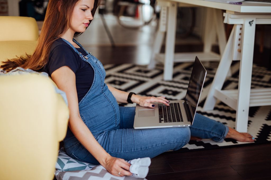 Pregnant woman looking for baby names online