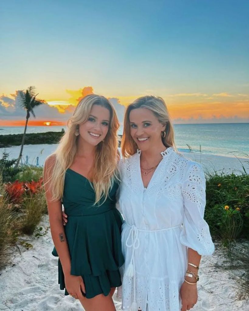 Reese Witherspoon S Lookalike Daughter Ava Phillippe 23 Shows Off Her Ridiculously Long Legs
