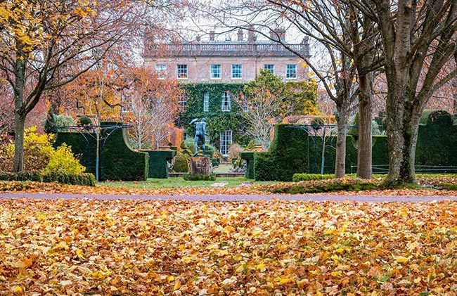 highgrove house autumn leaves