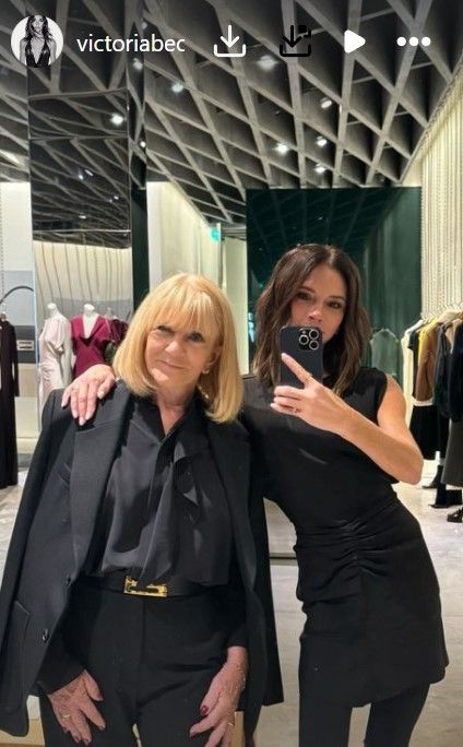 Victoria Beckham e sua mãe Jackie Adams Instagram