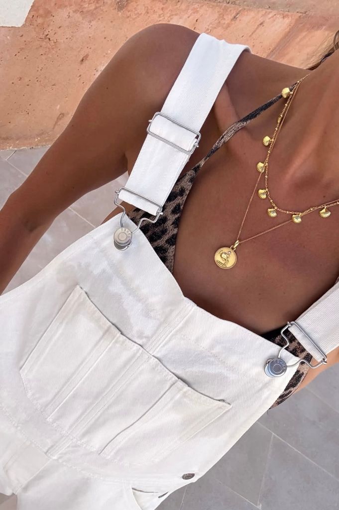 Gold jewellery looks sublime with tanned skin