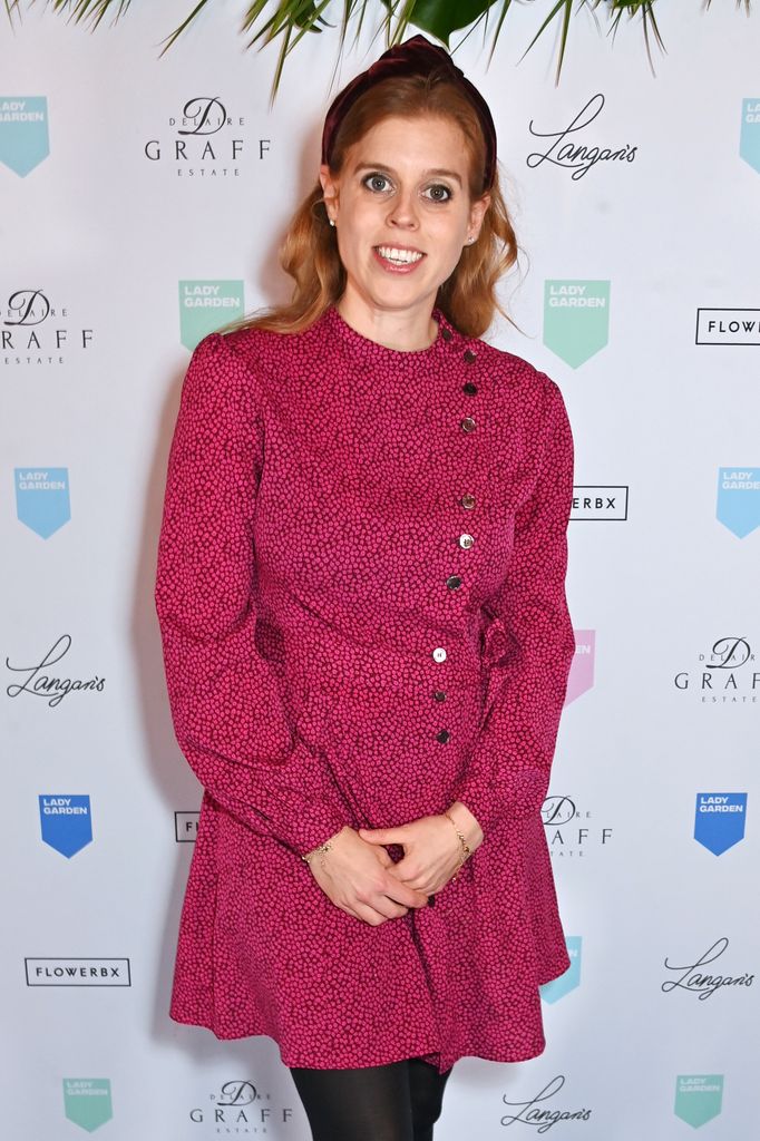  Princess Beatrice poses in pink dress