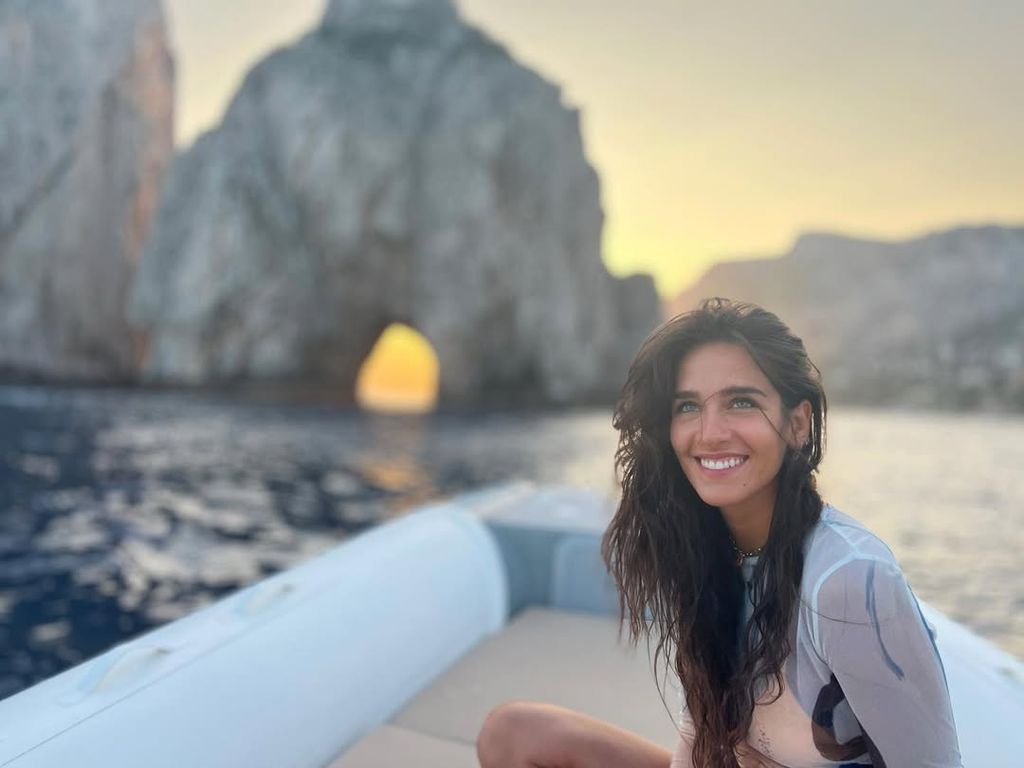 Izabel Pakzad on vacation