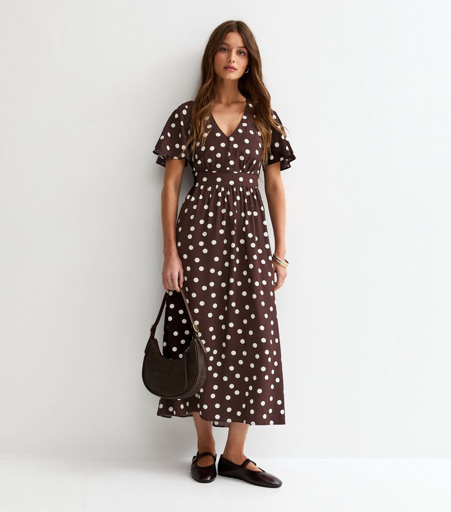 Le marron et le blanc sont un coloris flatteur et élégant