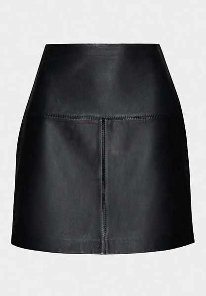 Amanda Holden's chic leather mini skirt goes perfectly with her sweet ...