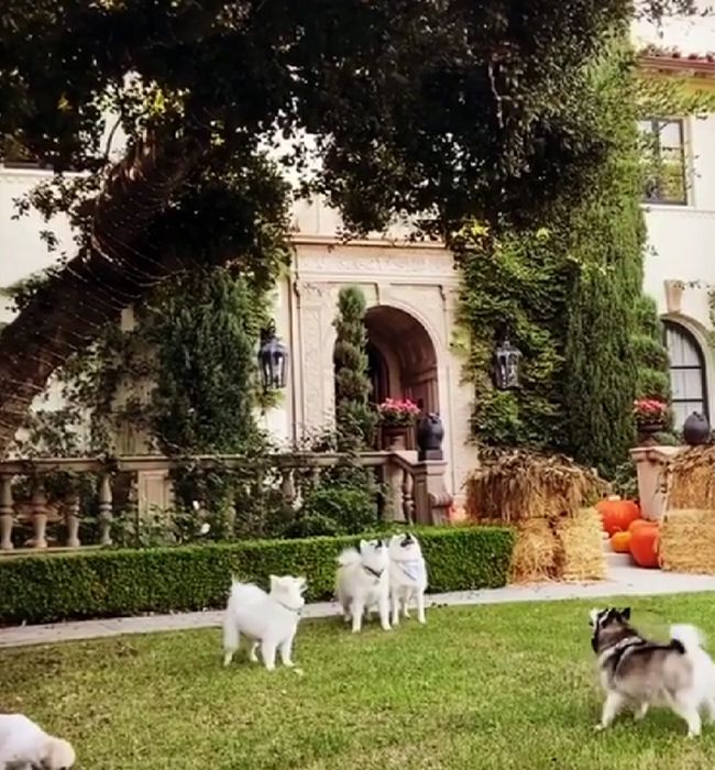 sharon osbourne home exterior