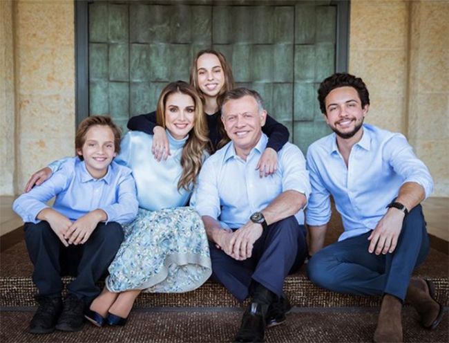queen rania of jordan instagram family portrait