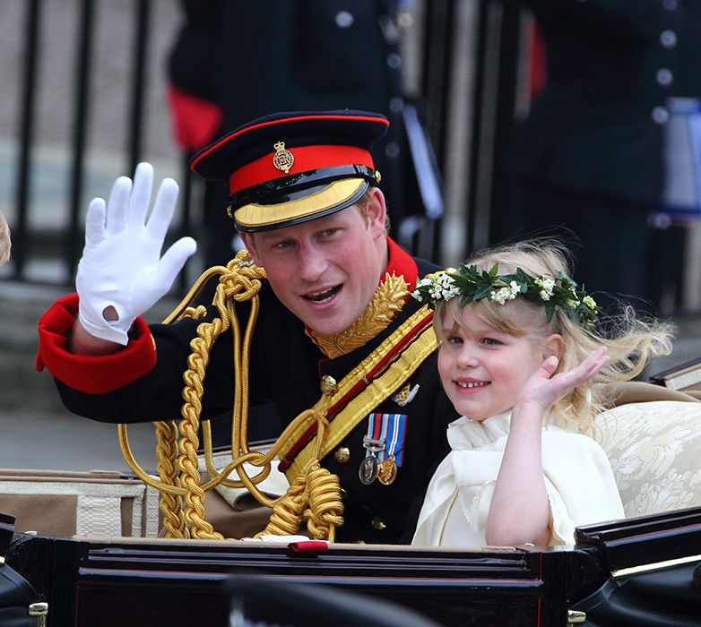 lady louise windsor waving at royal wedding