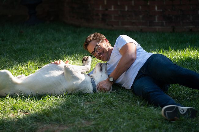 Rob Lowe plays with dog in Netflixs Dog Gone