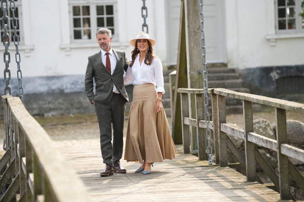 Queen Mary and King Frederik pose for a photo on bridge