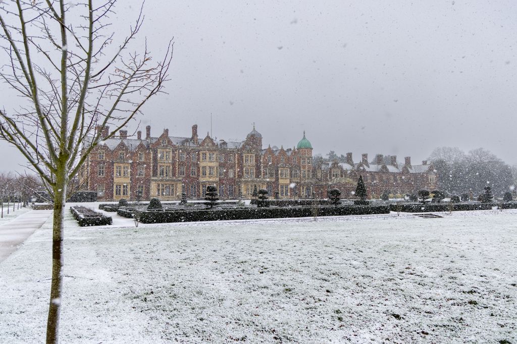 Fortes chutes de neige dimanche sur le domaine de Sandringham à Norfolk