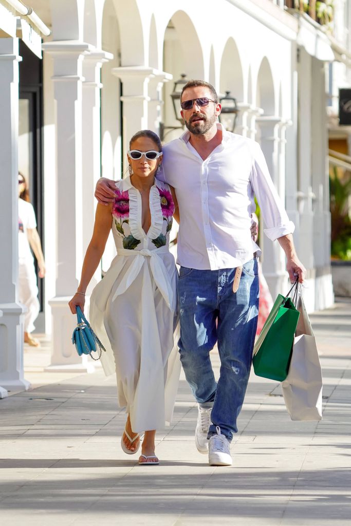 Jennifer Lopez and Ben Affleck strolling and shopping 